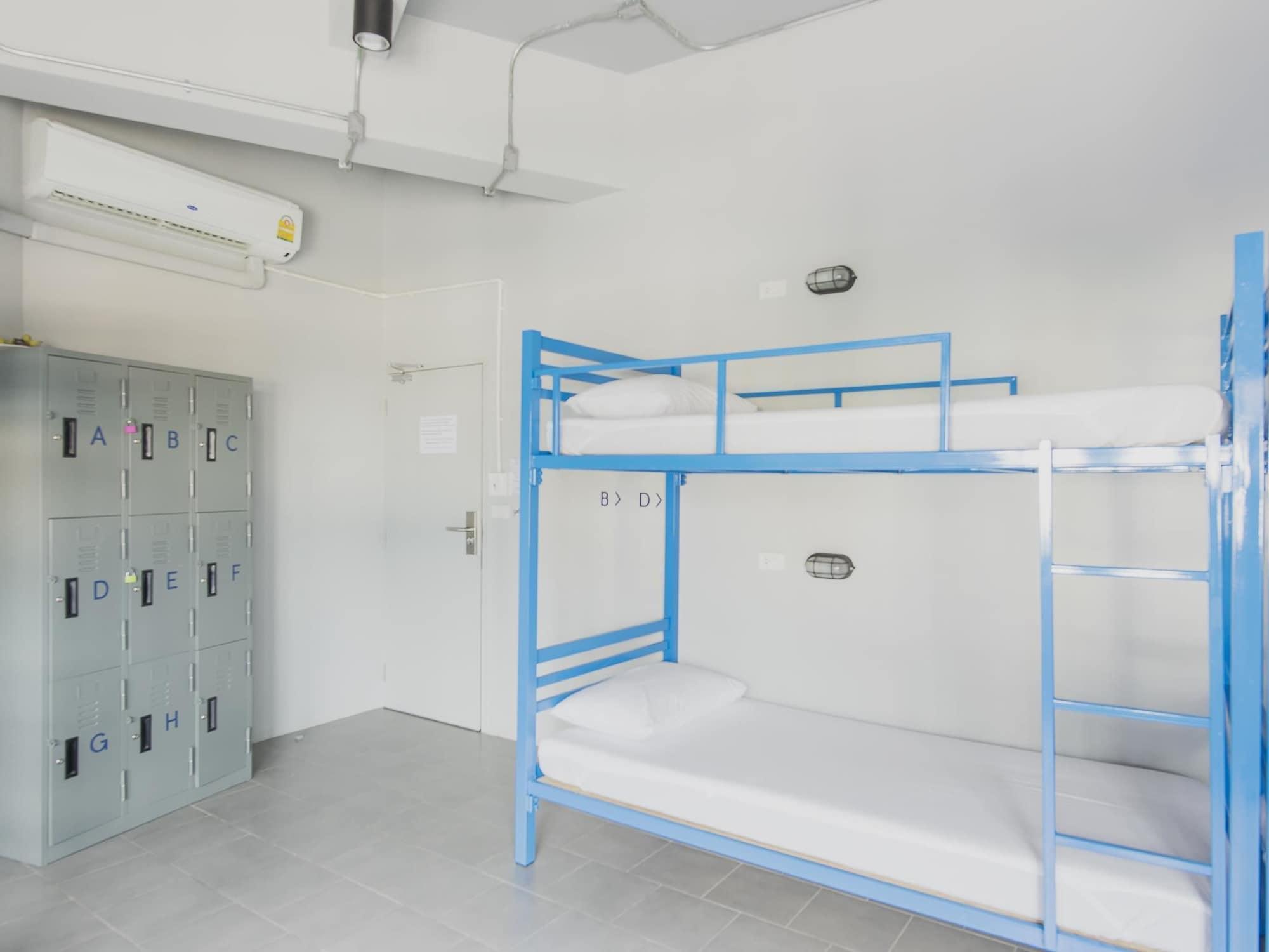 Loftel Station Hostel Bangkok Exteriör bild